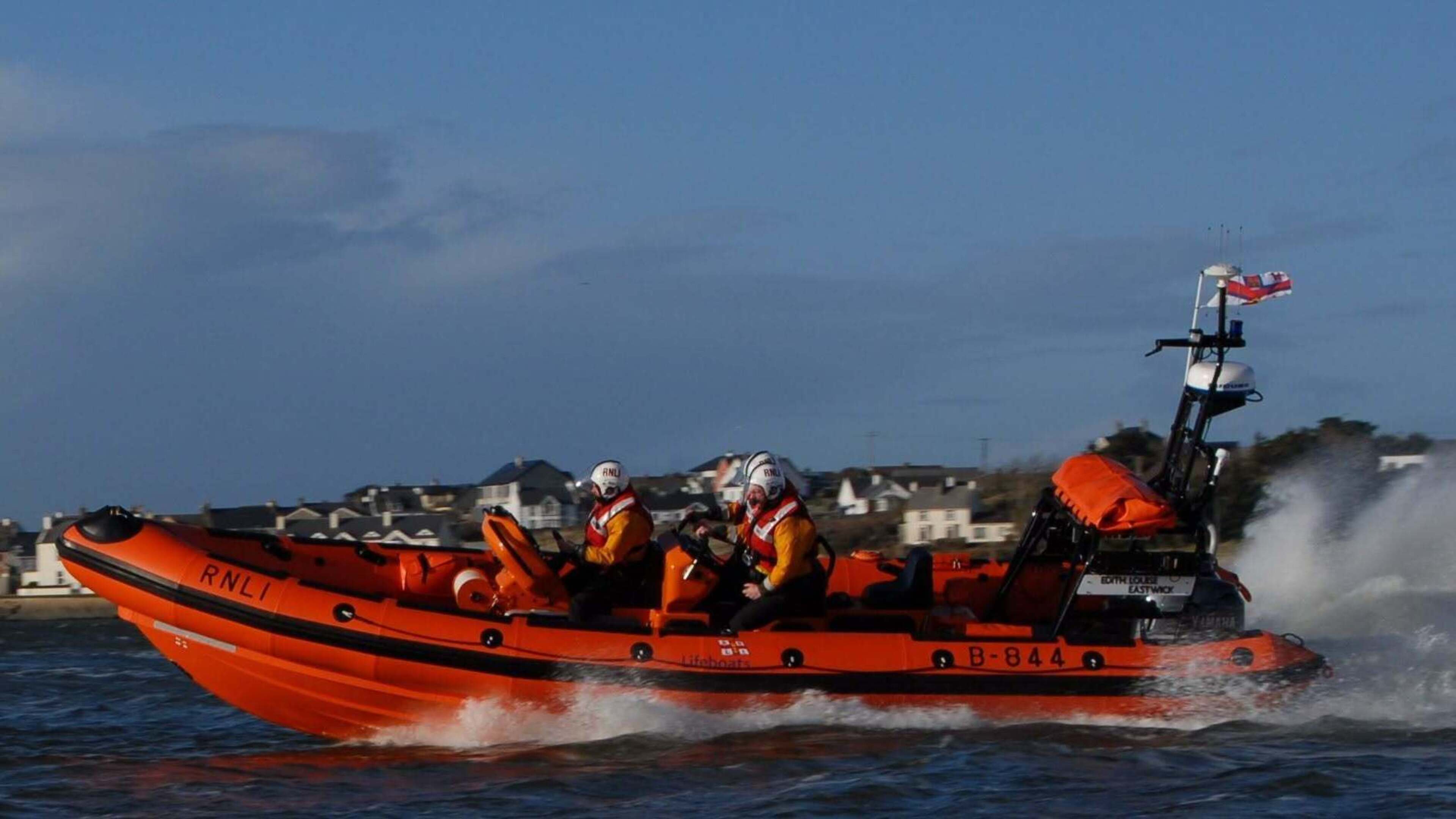 Six people rescued in Clare after RNLI called to ten-metre yacht adrift in waters